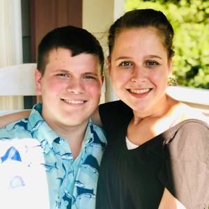 Meet your Posher, Avery